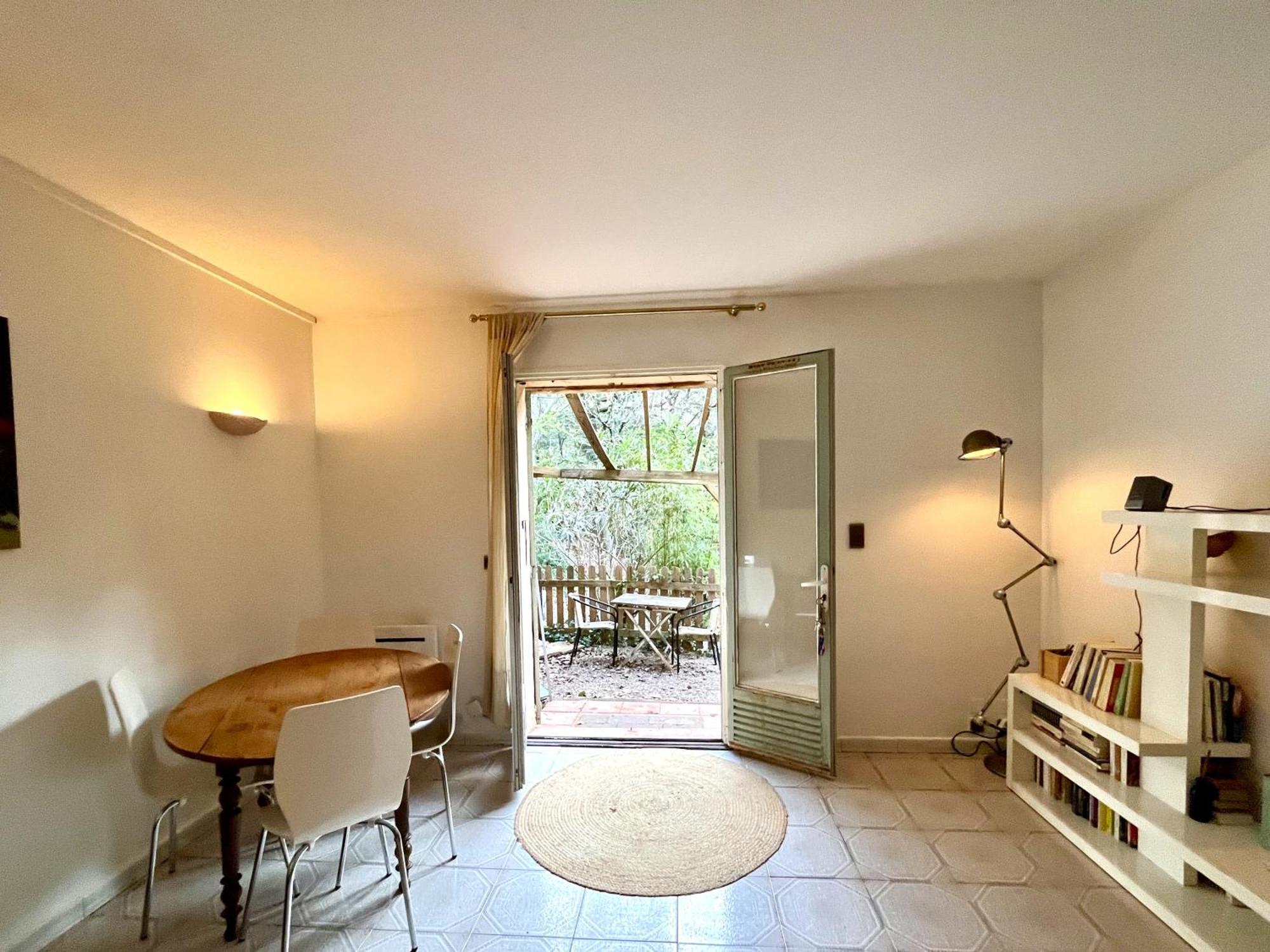 Niche Dans La Verdure * Aix-en-Provence